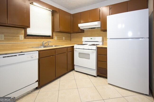 Building Photo - 948 Waverly Ct