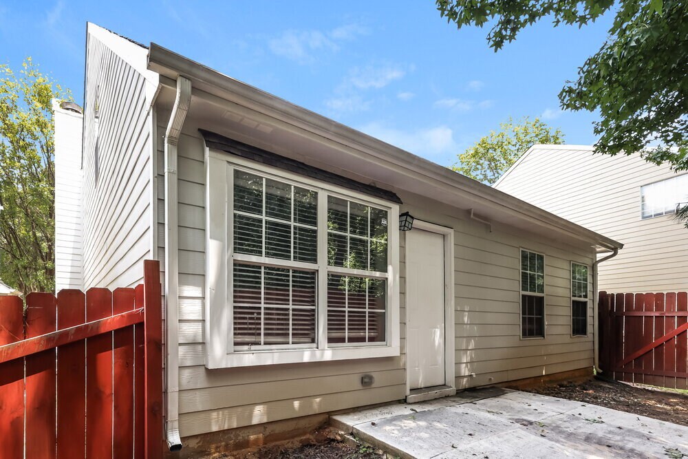 Building Photo - 4423 Ravenwood Dr