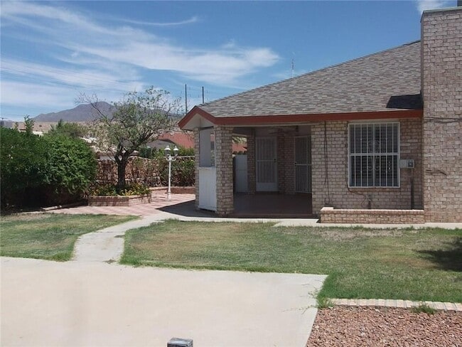 Building Photo - 7680 Dianjou Dr