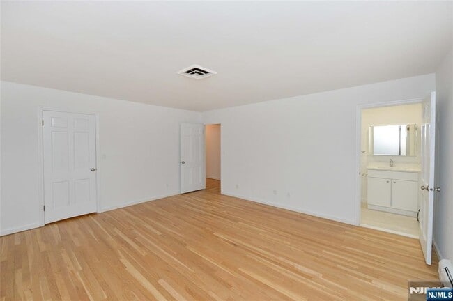 Building Photo - 20-30-30 Ridge Rd