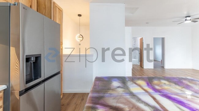 Building Photo - 307 E Thorn St