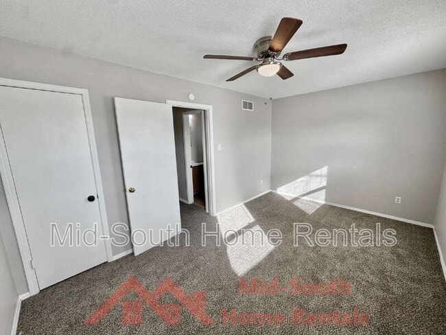 Building Photo - 1742 E Holmes Rd