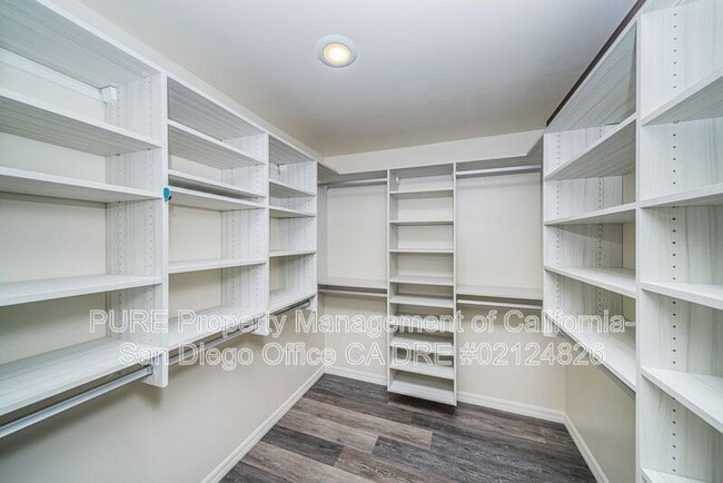 Building Photo - 2898 Woodridge Cir