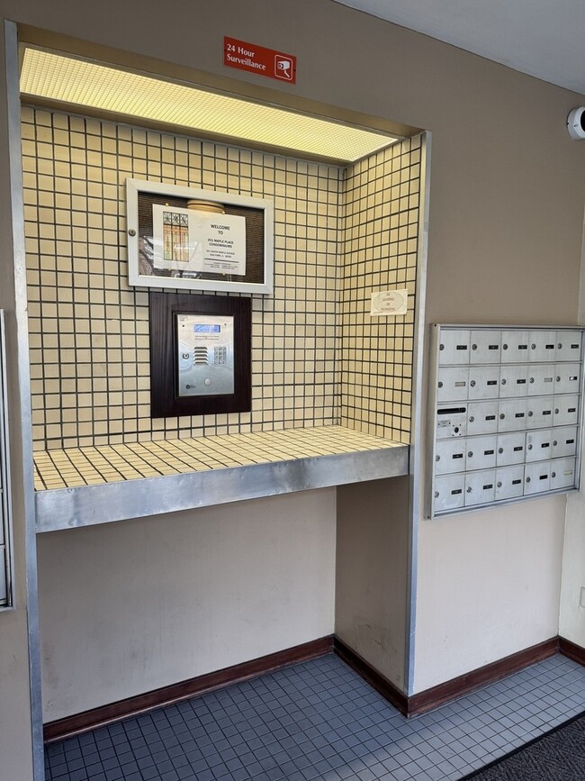 Building Photo - 201 S Maple Ave