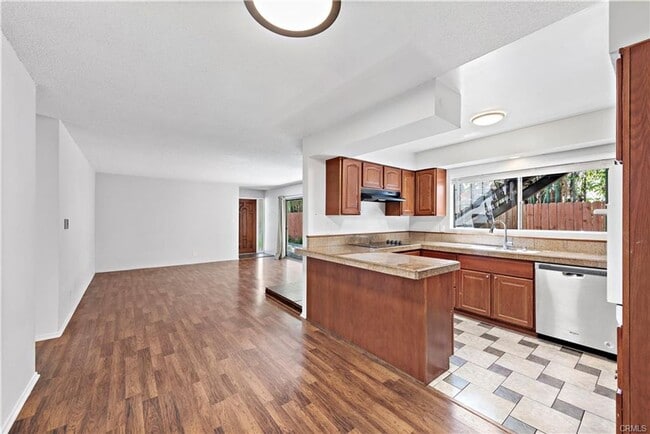 Building Photo - 329 Orizaba Ave