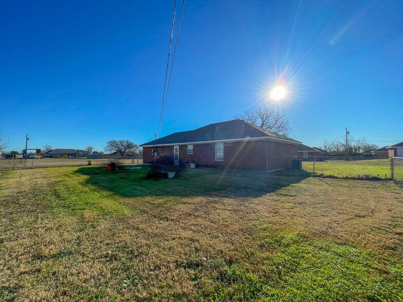 Building Photo - 175 Spring Water Ln