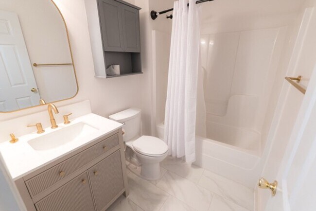 Building Photo - Charming 3-Bedroom, 2-Bath Home with Vault...