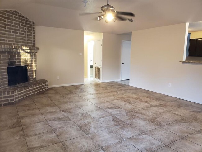 Building Photo - 1326 Blue Diamond Dr