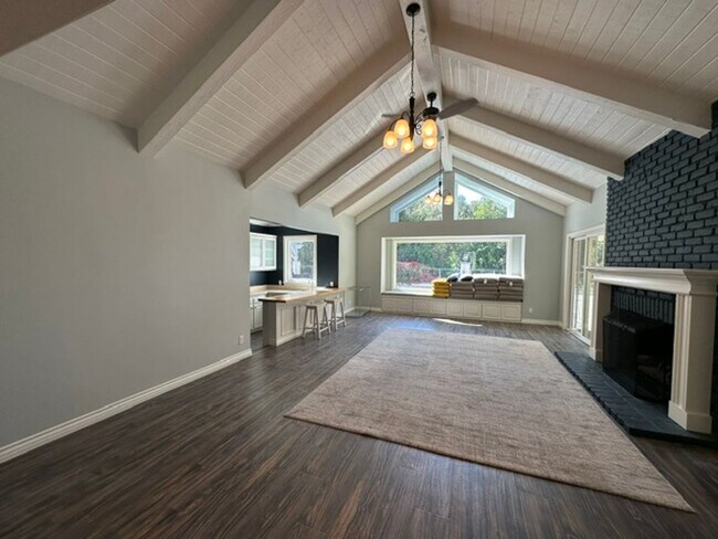 Building Photo - 1635 Larkfield Ave