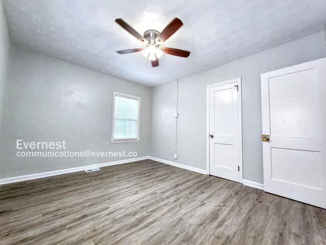 Building Photo - 1292 Beecher St SW