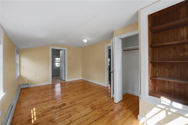 Building Photo - 225 Waldron Ave