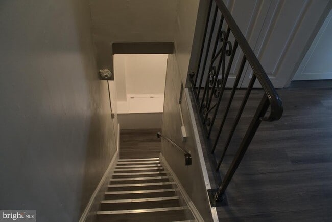 Building Photo - 410 Monmouth St