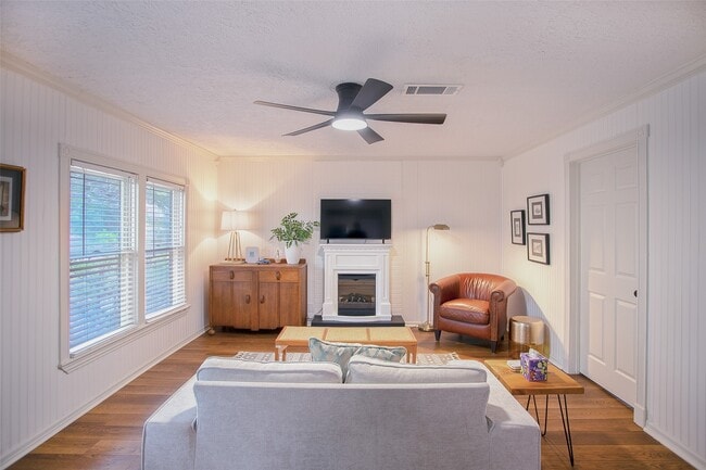 Building Photo - 212 E Yell St