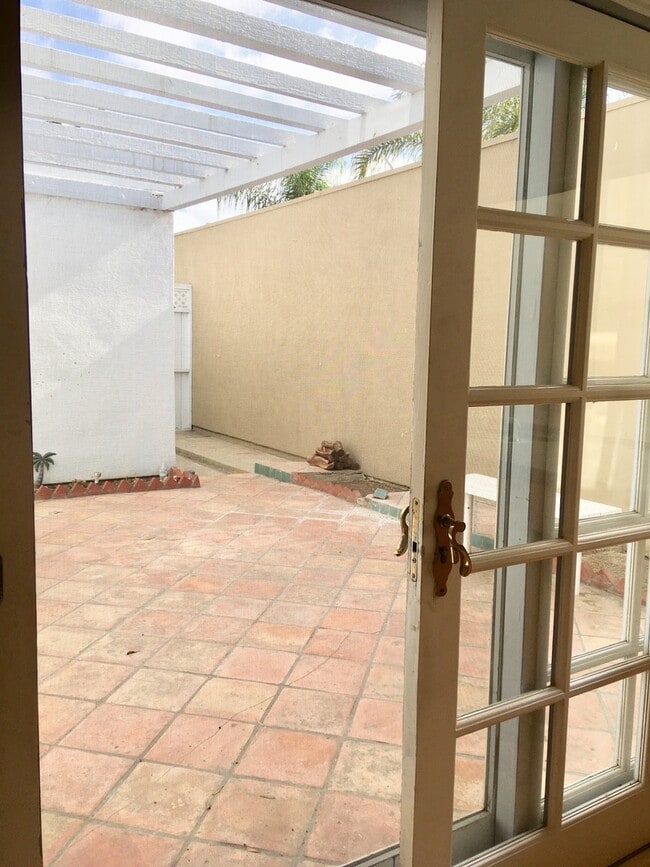 Building Photo - MOVE IN SPECIAL ON AN OUTSTANDING 4 BEDROO...