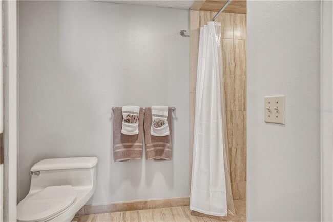 Building Photo - 690 Island Way