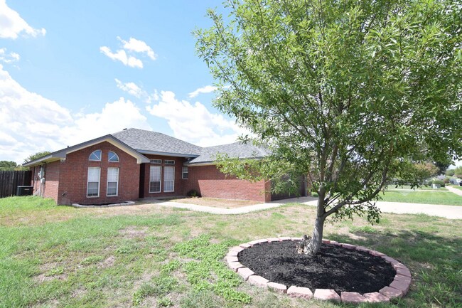 Building Photo - 4402 Water Oak Dr