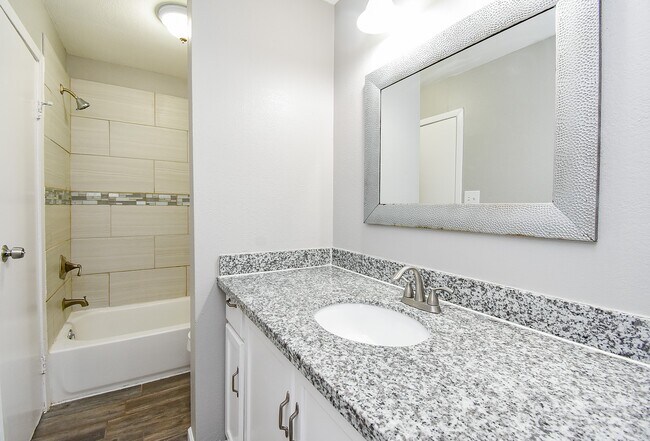 Building Photo - 2110 Hilton Head Dr