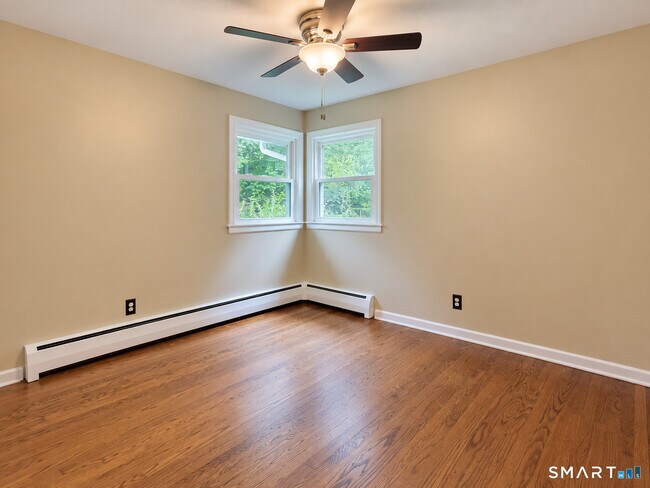 Building Photo - 54 Halsey Dr