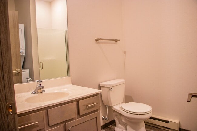 Building Photo - Studio Apartment! South Side Eau Claire