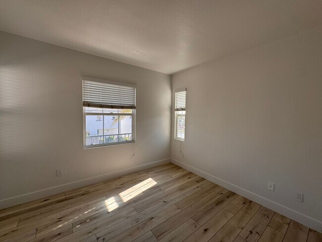 Building Photo - Newly Renovated Modern 3-Bedroom Home with...