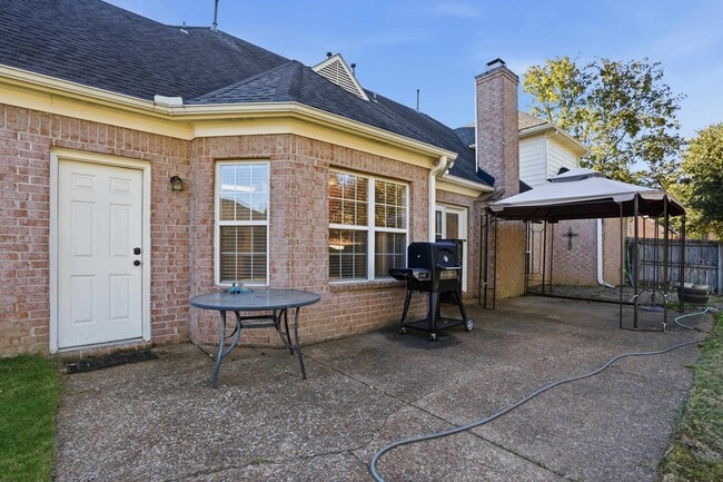 Building Photo - 8570 May Orchard Ln