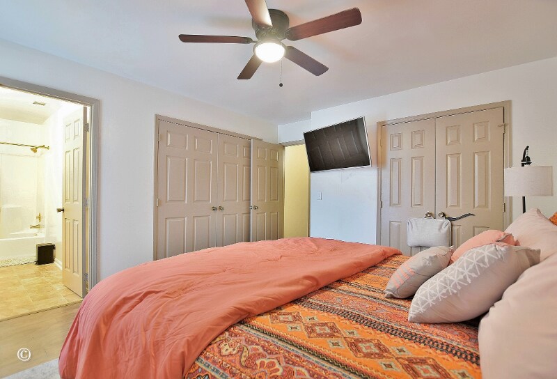 Building Photo - 4660 Woodmere Ln