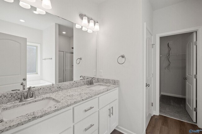 Building Photo - Move In Special!! 1/2 Off First Month's Re...