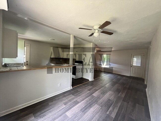 Building Photo - 3 Bed 1 Bath home for rent!