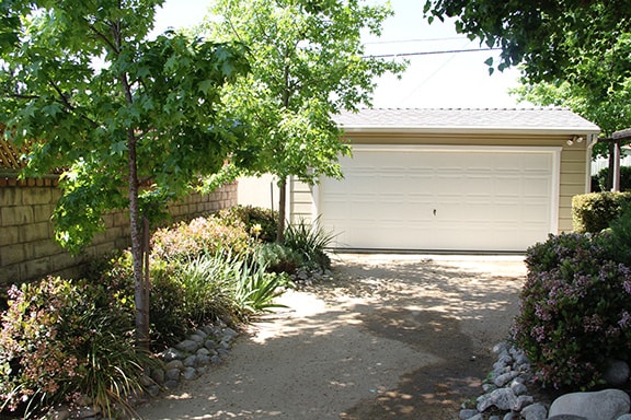 garage - 827 N Kemp St