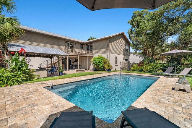 Building Photo - 430 Arricola Ave