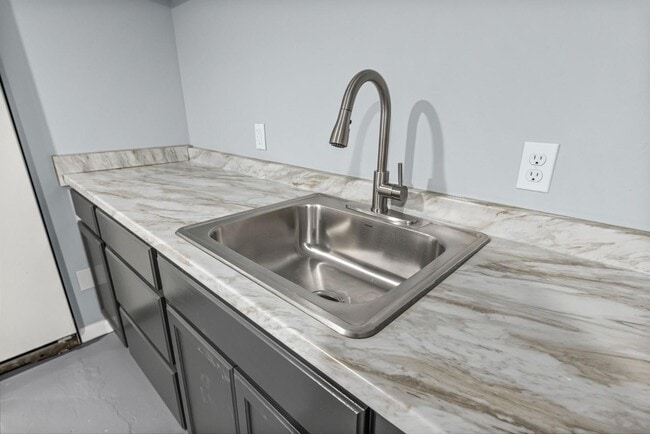 Building Photo - 805 W Ash St