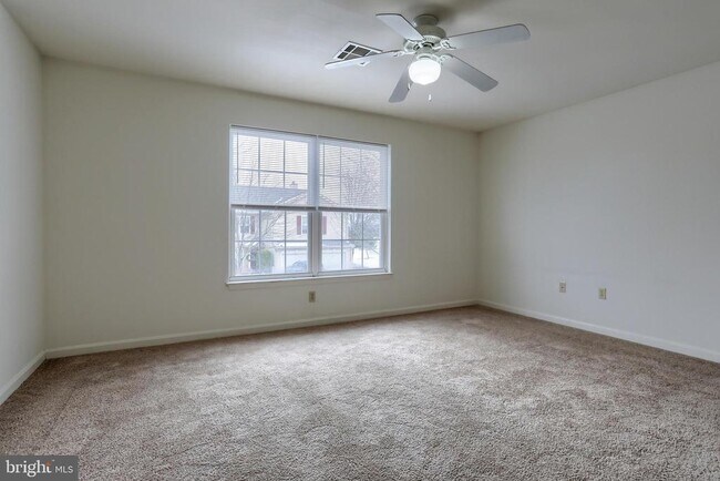 Building Photo - 211 Sparrow Rd