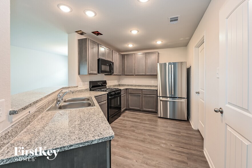 Building Photo - 25594 Roy Rogers Rd