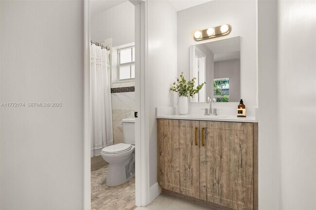 Building Photo - 911 SW 57th Ave