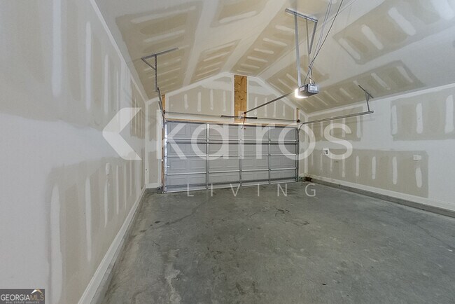 Building Photo - 228 Western Red Cedar Dr