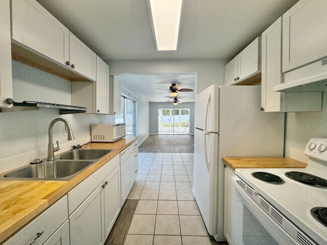 Building Photo - Lake Buckeye Condo