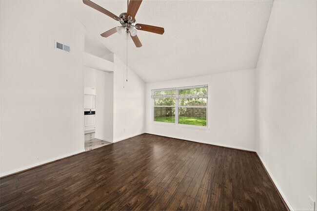 Building Photo - 3219 The Highlands Dr