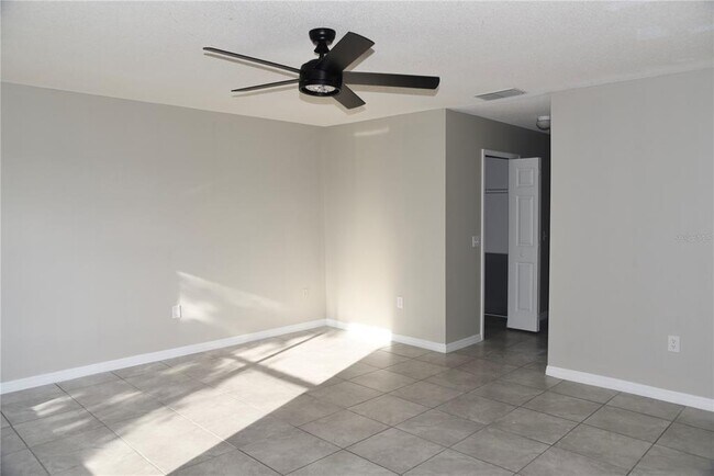 Building Photo - 341 Aylesbury Ct