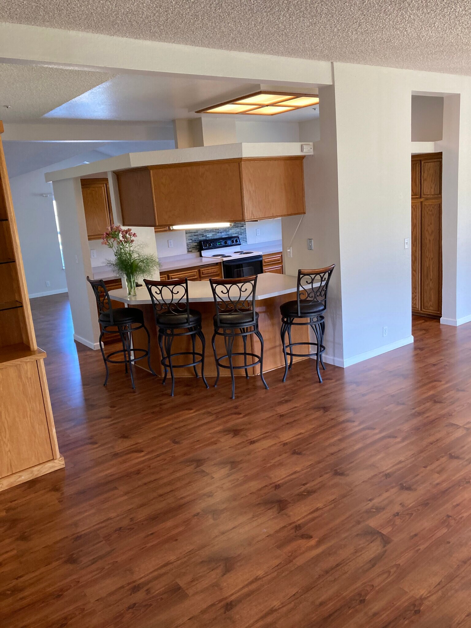 Kitchen bar - 2596 Black Walnut Rd