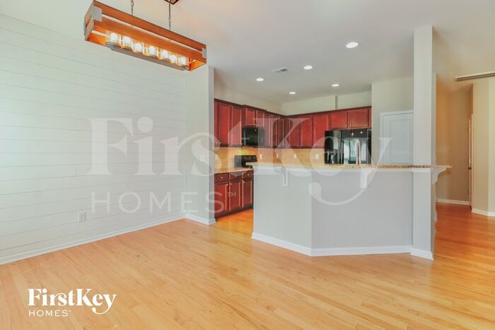 Building Photo - 691 Silver Moss Dr