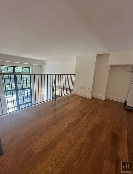 Building Photo - Bruckner Boulevard