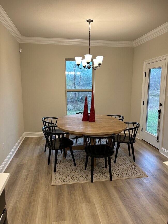 Dining area - 7157 Kenilworth Crossing Ave