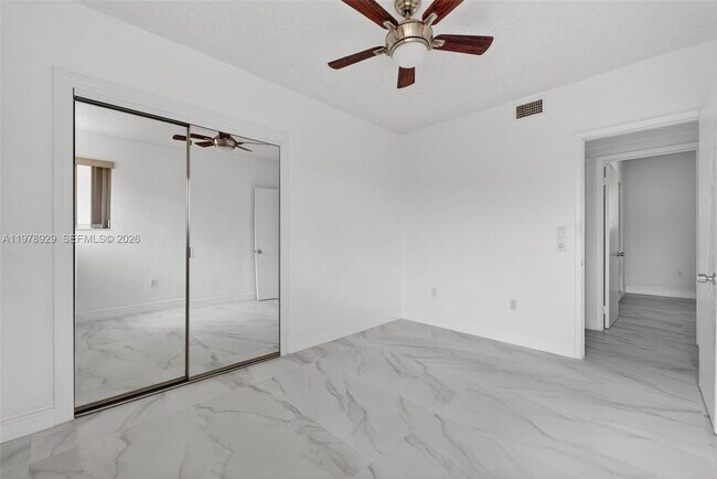 Building Photo - 1470 N Treasure Dr