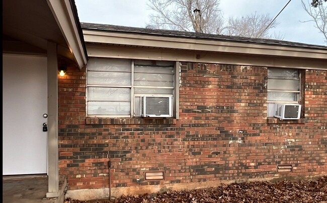 Building Photo - 3 bedroom 2 bath - SE 70th and I-35