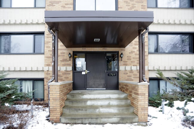 Building Photo - 1709 S Ferry St