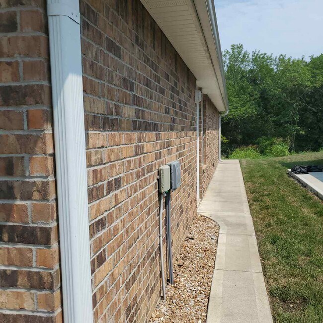 Building Photo - 901 W Gay St