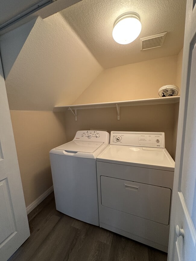 Building Photo - 903 Sterling Thorn Ct