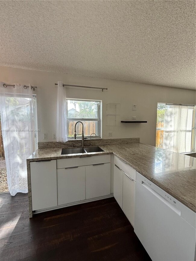 Building Photo - 5858 NW 113th Pl