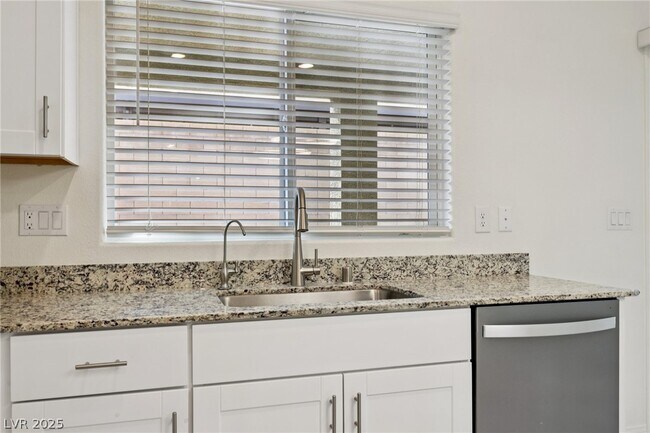 Building Photo - 10971 Meridian Flds Ave