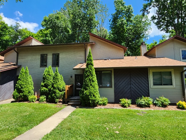 Building Photo - 2205 Forest Acres Dr